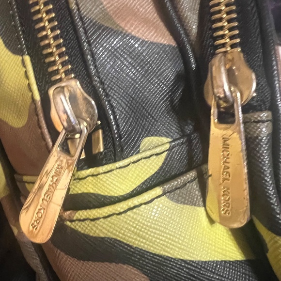 RARE Michael Kors Jet Set Acid Lemon & Green Camo Backpack - Picture 3 of 13